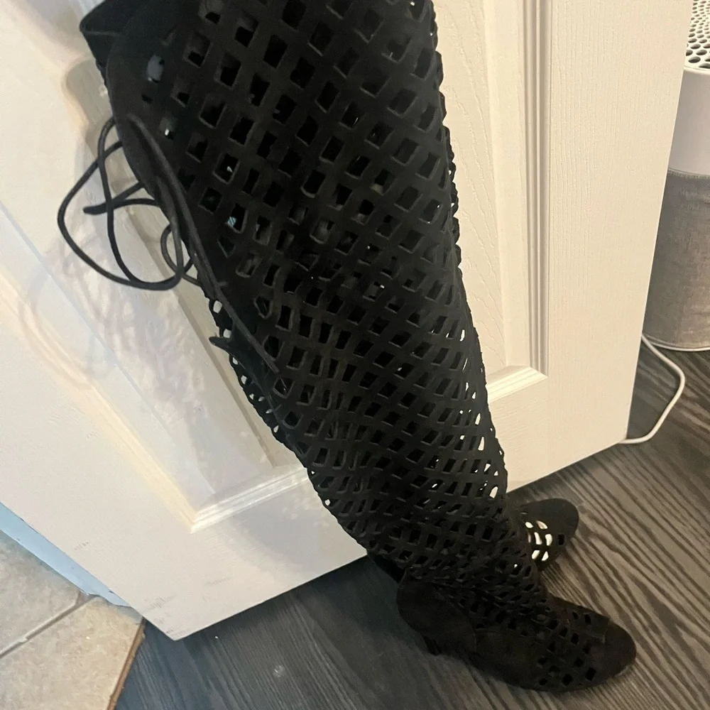 Black cape Robbin boots - Picture 2 of 8